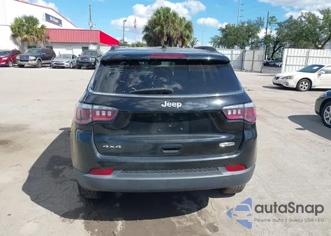 2020 Jeep Compass Latitude 4X4 z USA, uszkodzony, nr VIN 3C4NJDBB5LT138567